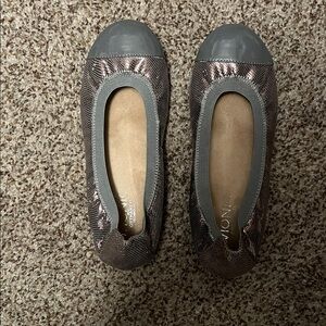 Vionic Orthotic Ballet Flats – Metallic Snake Print, Size 6.5